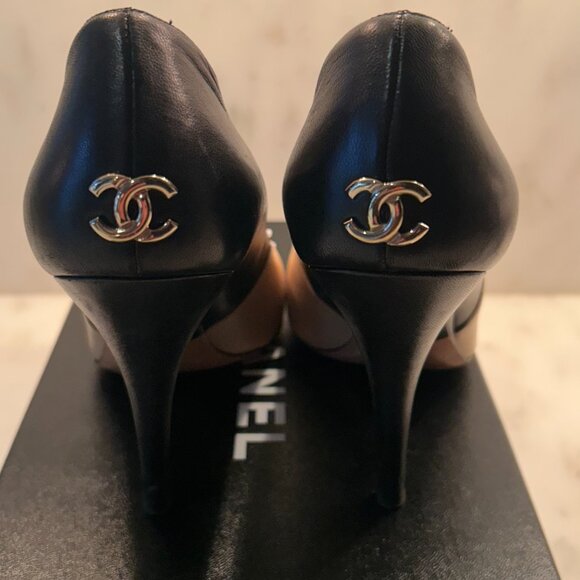 CHANEL T Strap Mary Jane Cap Toe Heels Black Tan Leather CC Logo Pumps 38.8 US8 - Picture 4 of 16